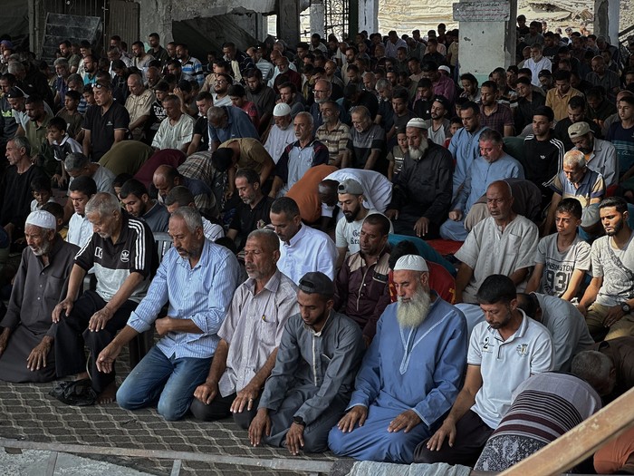 KHAN YUNIS, GAZA - OCTOBER 17: Palestinians perform Friday prayers amid the rubble of Al-Albani Mosque, destroyed during Israeli attacks, in Khan Yunis, southern Gaza, on October 17, 2025. (Photo by Doaa Albaz/Anadolu via Getty Images)