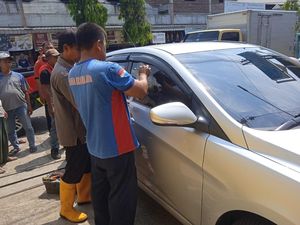 Bocah 2 Tahun Terkunci Dalam Mobil di Pasar Tanjung Cilacap