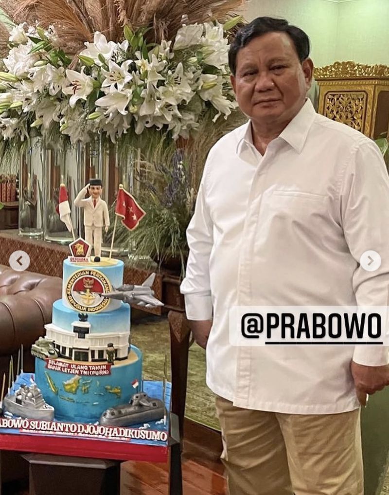 Prabowo Ulang Tahun, Dapat Kue hingga Tumpeng dengan Desain Spesial!
