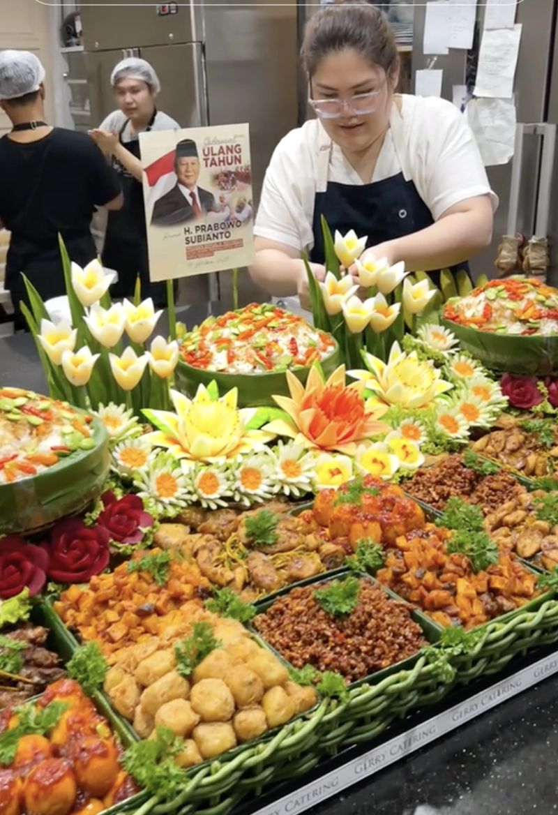 Prabowo Ulang Tahun, Dapat Kue hingga Tumpeng dengan Desain Spesial!