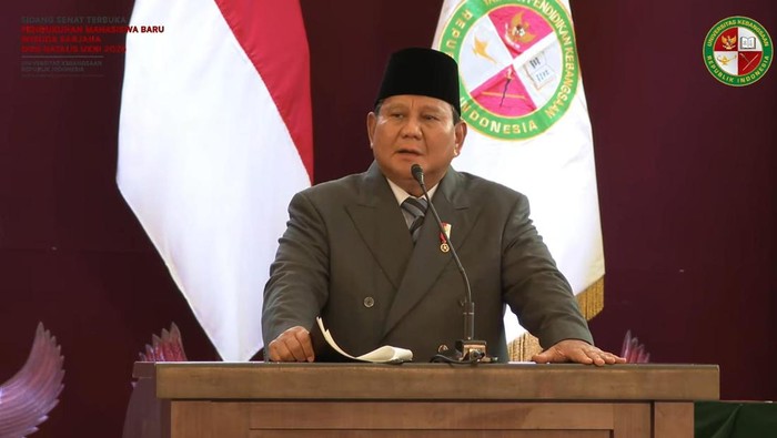 Presiden Prabowo berorasi di Sidang Senat Terbuka, UKRI, Bandung, Jawa Barat, Sabtu (18/10/2025).