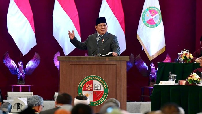 Presiden Prabowo saat orasi di Sidang Senat Terbuka, UKRI, Jawa Barat, Sabtu (18/10/2025).