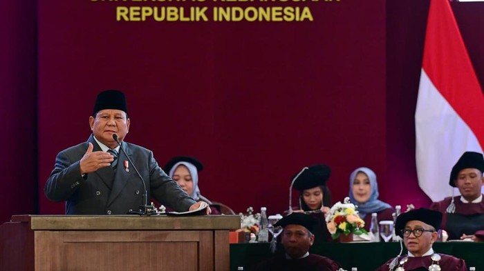 Presiden Prabowo saat orasi ilmiah di Sidang Senat Terbuka, UKRI, Sabtu (18/10/2025).