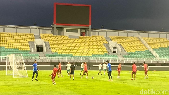PSM Makassar menggelar ofisial training di Stadion Gelora BJ Habibie jelang lawan Arema FC.