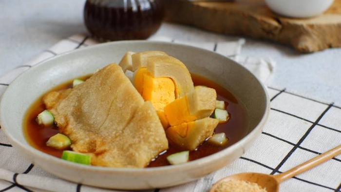 **Terungkap! Nama Asli Pempek dan Jejak Sejarahnya di Prasasti**