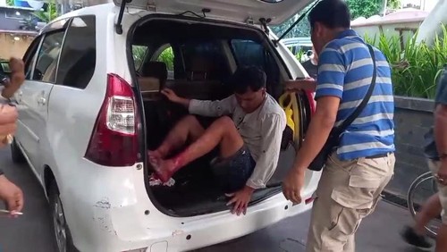 SF alias Berangus, residivis kasus pencurian dihadiahi timah panas saat ditangkap polisi, Jumat (17/10/2025).