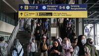 Pemandangan di kawasan stasiun yang terletak di Jakarta Pusat itu tampak jauh berbeda dibanding sebelumnya. Bangunan modern berlantai dua kini berdiri megah menggantikan stasiun lama yang selama ini dikenal padat dan semrawut oleh pengguna KRL Jabodetabek.