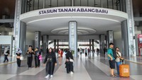 Meskipun belum ada jadwal peresmian resmi, berbagai fasilitas di dalam stasiun terlihat sudah berfungsi dengan baik. Area loket, gate tiket otomatis, tangga eskalator, lift untuk difabel, serta area tunggu berpendingin udara sudah siap digunakan. Sejumlah papan petunjuk arah juga telah terpasang, memudahkan pengguna untuk menuju peron atau berpindah jalur antar kereta.