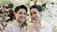 Teuku Rassya, melamar kekasihnya, Cleantha Islan S. Momen ini terlihat di akun Instagram Teuku Rassya dengan Cleantha Islan S. (Foto: dok instagram Teuku Rasya dan Nurah Pasya)