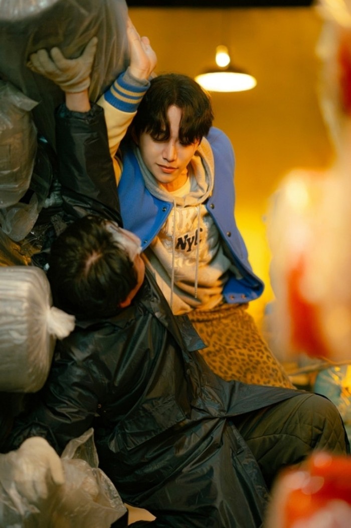 Adegan dalam drama Korea terbaru tvN 2025 Typhoon Family.