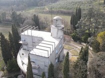 Layaknya Jam Raksasa, Bangunan Ini Bisa Berputar Mengikuti Rotasi Matahari