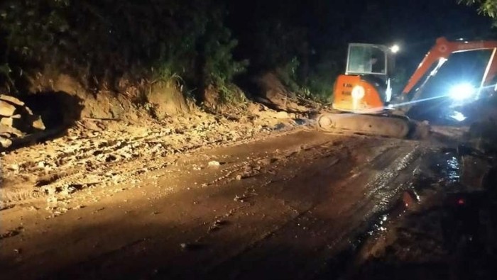 Tanah Longsor di OKU Selatan, Material Sempat Tutup Akses Jalan
