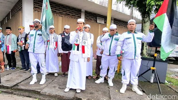 Aksi Solidaritas Peduli Palestina di simpang GTM Tarakan, Minggu (19/10/2025).