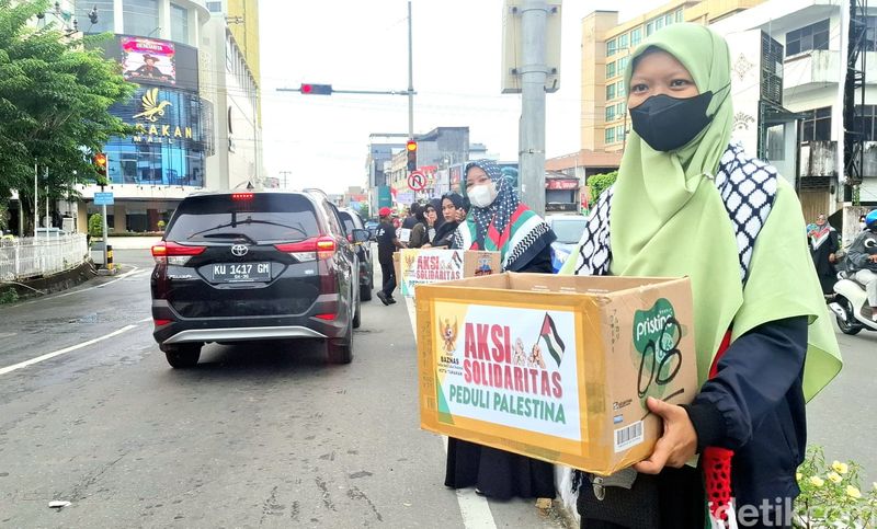 Aksi Solidaritas Peduli Palestina di simpang GTM Tarakan, Minggu (19/10/2025).