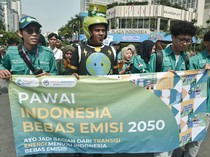 Aktivis Gaungkan Indonesia Bebas Emisi 2050 di Tengah Ramainya HBKB Jakarta