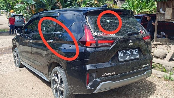 Petugas BNNP Sulsel menembaki mobil pelaku narkoba di Sidrap. Empat tembakan dilepaskan, mobil dititipkan ke Polres Sidrap.