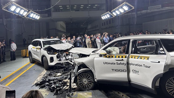 Crash test paling terniat, 2 mobil Chery Tiggo 9 beradu kepala! Crash test paling terniat, 2 mobil Chery Tiggo 9 beradu kepala!