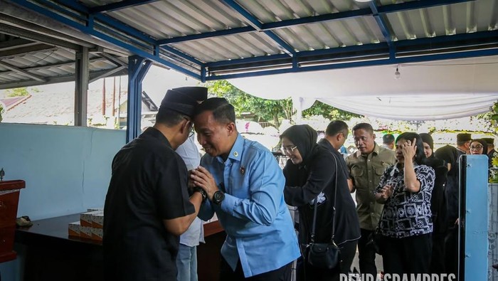 Danpaspampres bertakziah ke rumah almarhum