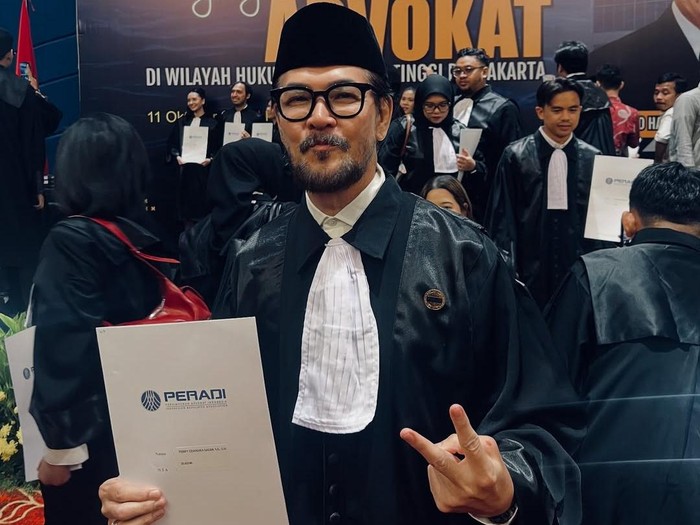 Ferry Salim Ferry Salim jadi pengacara, gbung PERADI.