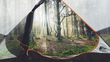 Foto dari dalam tenda ini terlihat seperti hasil Photoshop atau foto AI, padahal ini foto asli. Foto: BoredPanda