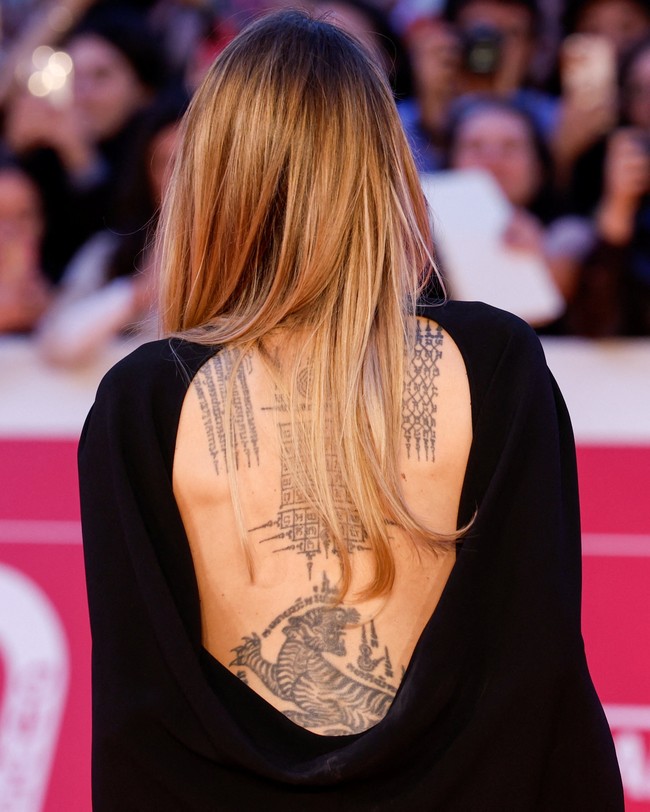 Peran tersebut memiliki kedekatan emosional bagi perempuan 50 tahun itu. Pada 2013, ia menjalani operasi mastektomi ganda sebagai langkah pencegahan setelah diketahui membawa gen BRCA1. (Foto: REUTERS/Remo Casilli)