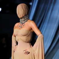 Bertabur bintang, Academy Museum Gala 2025 dihadiri Penélope Cruz, Walter Salles, Bruce Springsteen, dan Bowen Yang. Acara ini bertujuan menggalang dana untuk mendukung pameran, pemutaran film, dan program edukasi di Academy Museum of Motion Pictures. (Foto: REUTERS/Mario Anzuoni)