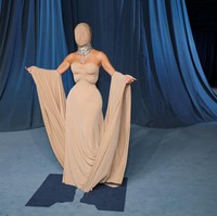 Di perhelatan yang digelar di Los Angeles pada Sabtu (18/10/2025) malam itu, Kim memakai karya couture perdana desainer Glenn Martens untuk Maison Margiela. “Aku cinta Margiela,” ujar bintang reality show dan pebisnis fashion tersebut kepada Variety di karpet merah. (Foto: REUTERS/Mario Anzuoni)