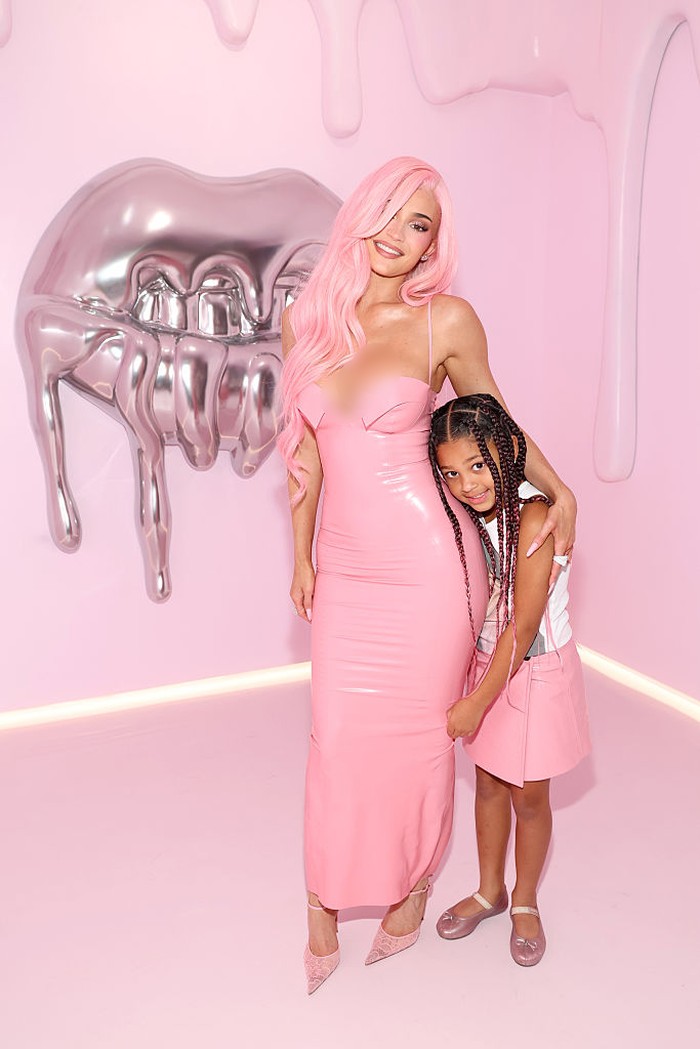 LOS ANGELES, CA - OCTOBER 17: Kylie Jenner with daughter Stormi is seen arriving to Kylie Cosmetics pop-up event on October 17, 2025 in Los Angeles, California.  (Photo by DUTCH/Bauer-Griffin/GC Images)
