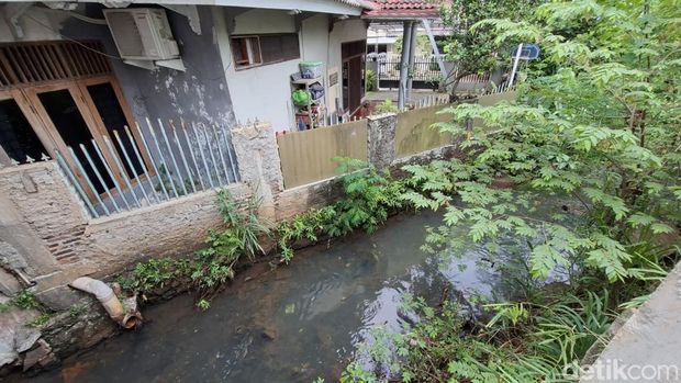 Jembatan dan Akses Jalan Balboa Estate Kondisi akses jalan dan jembatan menuju Balboa Estate yang diprotes warga Pondok HIjau, Ciputat, Tangerang Selatan.