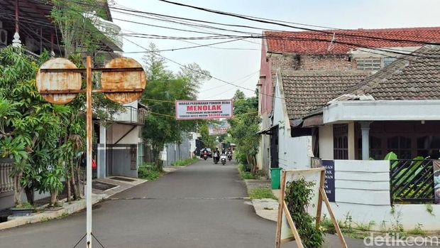 Kondisi akses jalan dan jembatan menuju Balboa Estate yang diprotes warga Pondok HIjau, Ciputat, Tangerang Selatan.