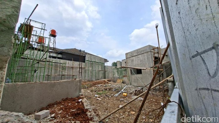 Jembatan dan Akses Jalan Balboa Estate Kondisi akses jalan dan jembatan menuju Balboa Estate yang diprotes warga Pondok HIjau, Ciputat, Tangerang Selatan.