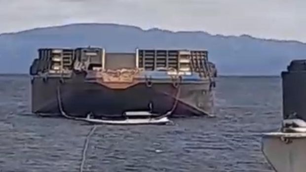 Sebuah kapal tongkang menabrak longboat di perairan Kabupaten Muna, Sulawesi Tenggara (Sultra).