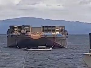 Kapal Tongkang Tabrak Longboat di Muna, 1 Orang Tewas-1 Hilang