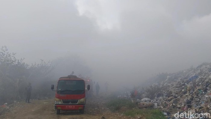 TPA Heuleut Majalengka Terbakar, Diduga Api Merembet dari Kebun Warga