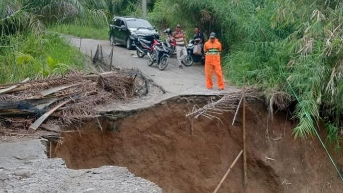 Jalan Putus Total di Simalungun, Anggota DPRD Sumut Minta Bobby Segera Perbaiki