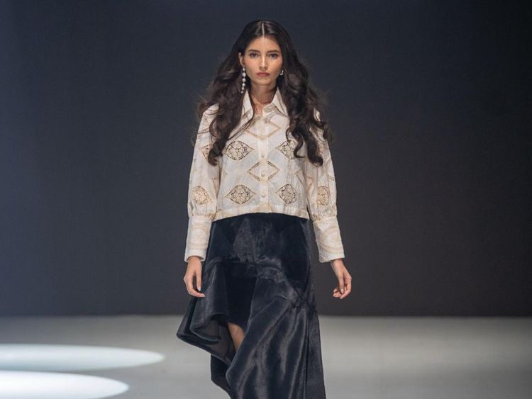 Foto: Koleksi Merenda Cinta dari Elima di Plaza Indonesia Fashion Week 2025