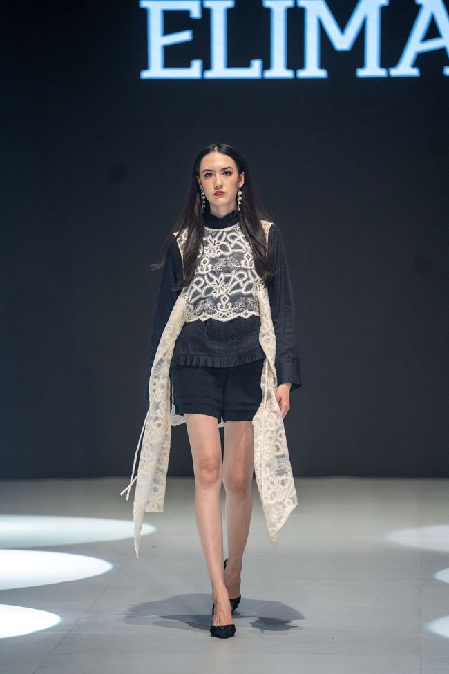 Koleksi terbaru Elima menonjolkan busana siap pakai bergaya urban yang dinamis dan multifungsi, terdiri dari potongan kemeja, jaket, rompi, rok, celana panjang hingga mantel. (Foto: Dok. Elima)