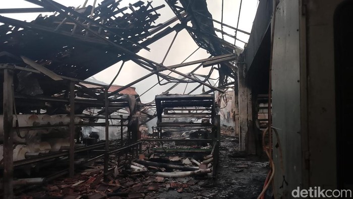 Kebakaran Pabrik Tekstil di Dampyak Tegal Padam Usai 9 Jam