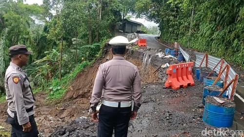 Kondisi jalur Selat-Muncan di Desa Muncan, Kecamatan Selat, Karangasem, Bali. (Foto: Dok. Polsek Selat)