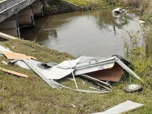2 Orang Tewas Akibat Mobil MBG Tertabrak Kereta