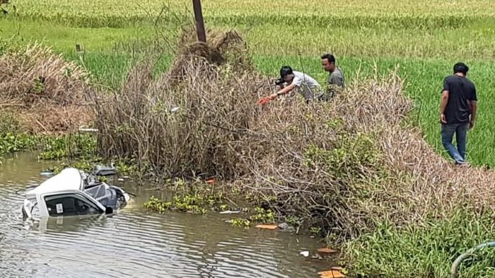 Penampakan Mobil MBG Remuk Tertabrak KA Mataram di Purworejo