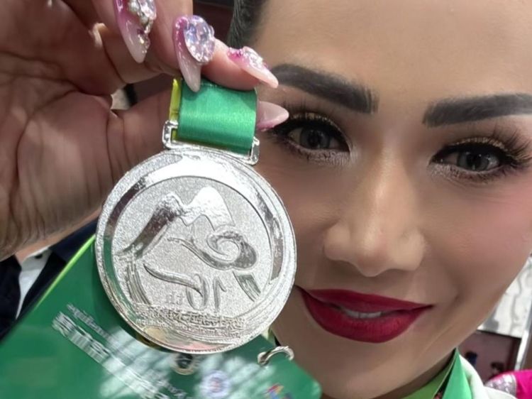 Kris Dayanti Pamer Medali Perak World Kungfu Championship 2025