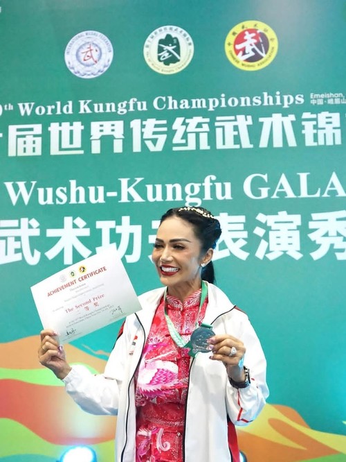Kris Dayanti meraih medali silver di World Kungfu Championship 2025.