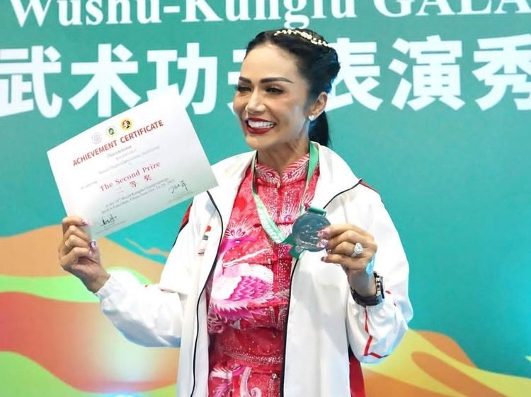 Yeay... Kris Dayanti Raih Medali Silver World Kungfu Championship 2025 di China