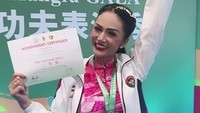Terima kasih dukungannya. Dapat silver medal, ucap Kris Dayanti tersenyum. (Foto: Instagram Story @krisdayantilemos)