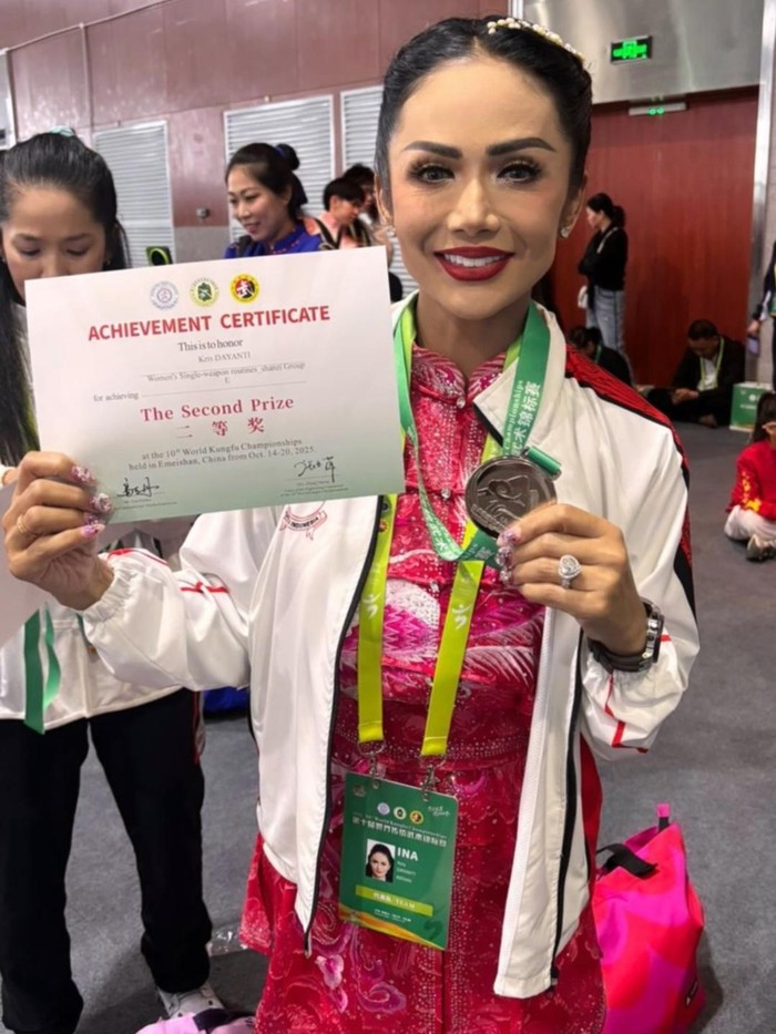 Kris Dayanti meraih medali silver di World Kungfu Championship 2025.