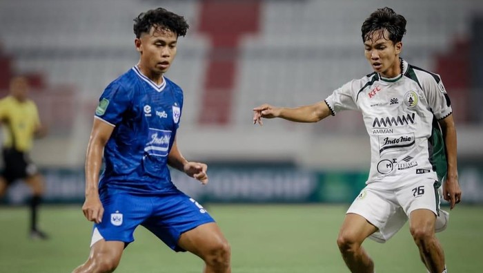 Laga pekan ke enam antara PSIS lawan PSS di Stadion Jatidiri Semarang, Minggu (19/10/2025).