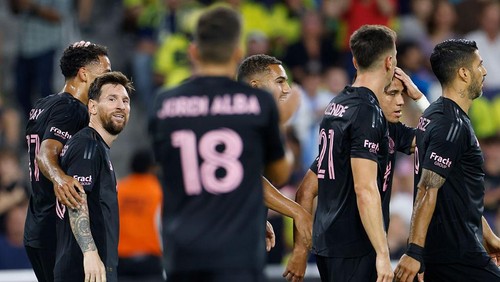 NASHVILLE, TENNESSEE - OCTOBER 18: Lionel Messi #10 of Inter Miami CF celebrates after scoring the teams fourth goal with teammates during the MLS match between Nashville SC and Inter Miami CF at GEODIS Park on October 18, 2025 in Nashville, Tennessee. (Photo by Johnnie Izquierdo/Getty Images)
