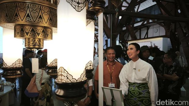 Menteri Pariwisata Widiyanti Putri Wardhana di Pasar Seni ITB