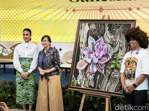 Menpar Widi Sumbang Lukisan Sukulen Karya Ibunda di Pasar Seni ITB